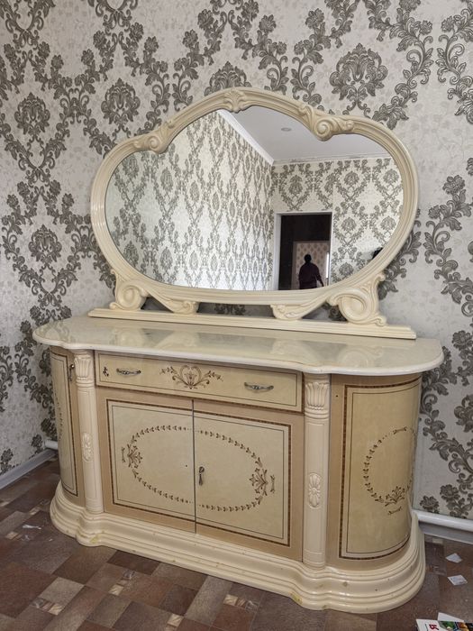 Продается гарнитура