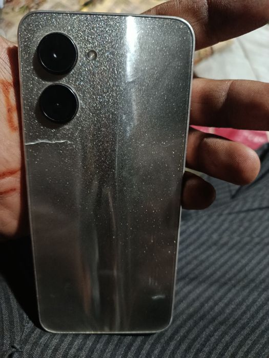 Sirochni sotiladi narxi kelishamiz Realmi C 33