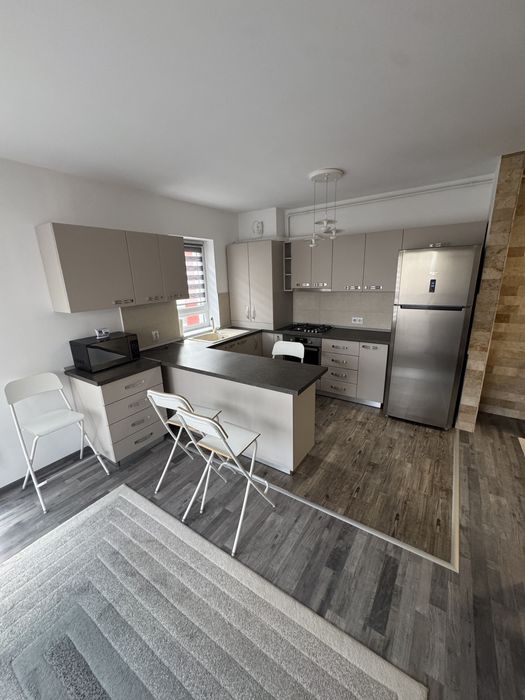 Inchiriez Apartament zona Coresii, (Maurer)