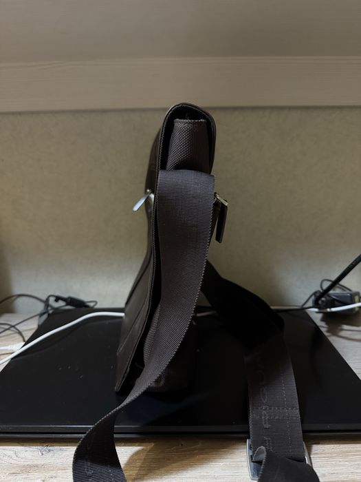 Сумка piquadro через плечо