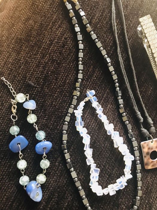 Красиви бижута от естествени полускъпоценни камъни С ПОДАРЪК ПО ИЗБОР