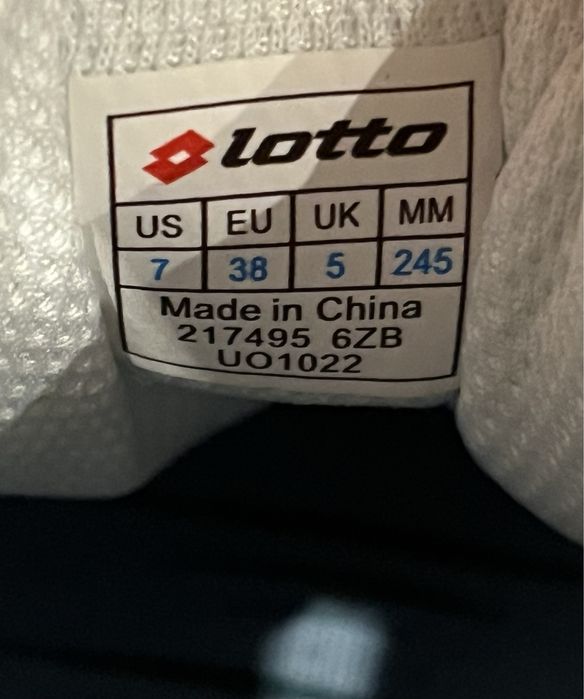 Adidași LOTTO pentru volei purtați o dată