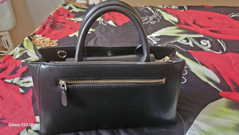 Продавам чанта Guess