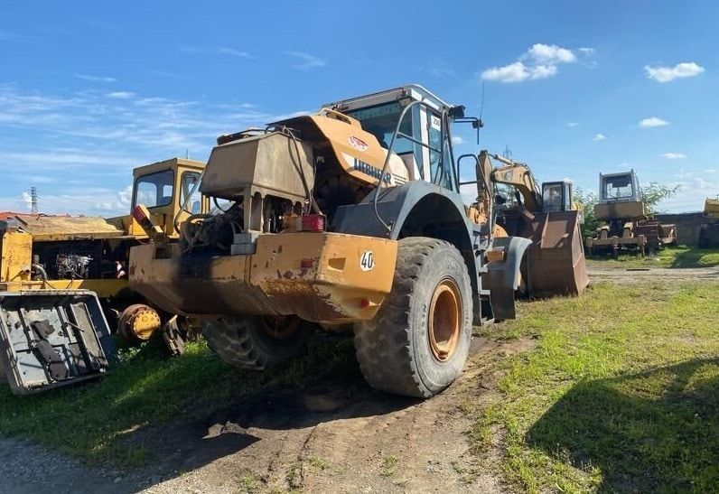 Dezmembrez încărcător frontal Liebherr – L514, L524, L538, L542– piese