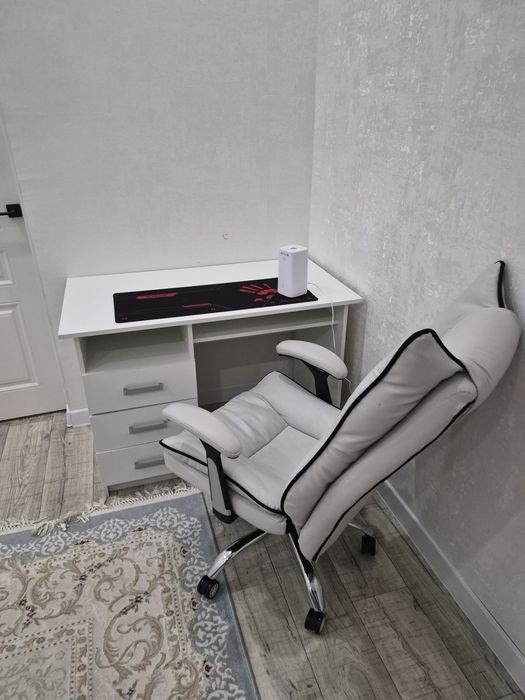 Кресло со столом