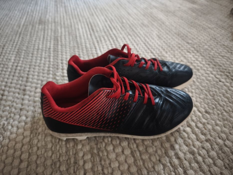 Ghete fotbal Kipsta măr 37
Instante perfecta