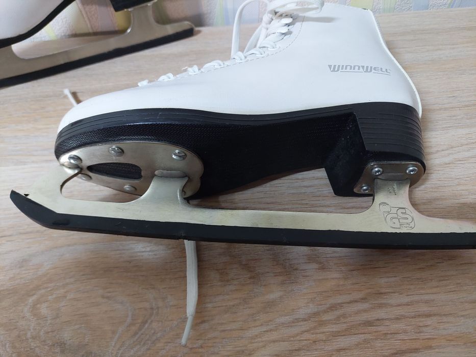 Продам коньки за 7 000