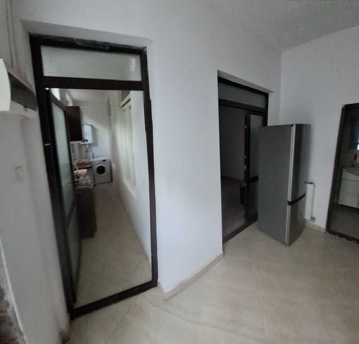 Ofer spre închiriere două apartamente situate într-o curte privată, în municipiul Brăila, zona Unirii.
