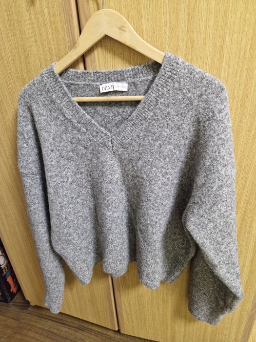 Pulover gros cu decolteu V gri, marime standard