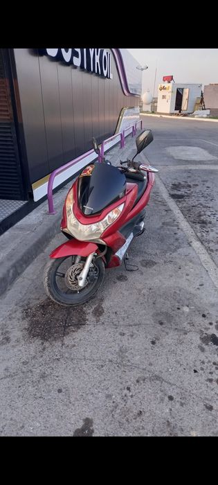Макси скутер Honda PCX 125