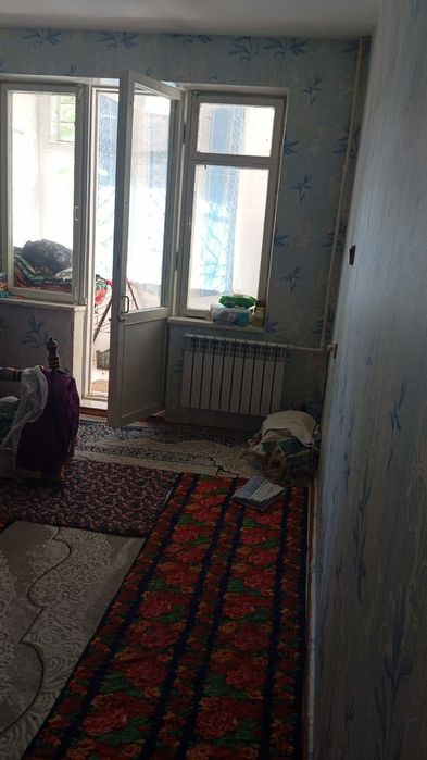 6 mkr 16 maktab yonida 1-xona kvartira sotiladi