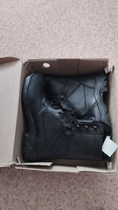 Продам берцы новые две пары!!!