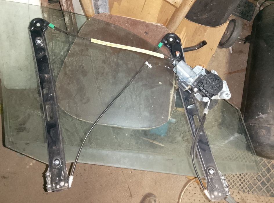 Vînd macara geam fata BMW e 46