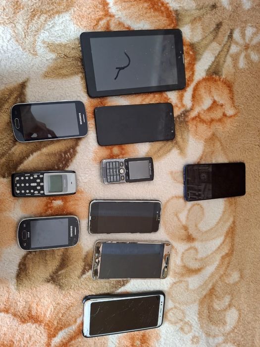 Телефоны на запчасти