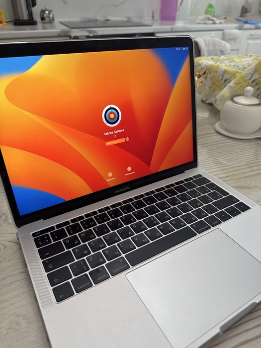 Macbook pro 13,3