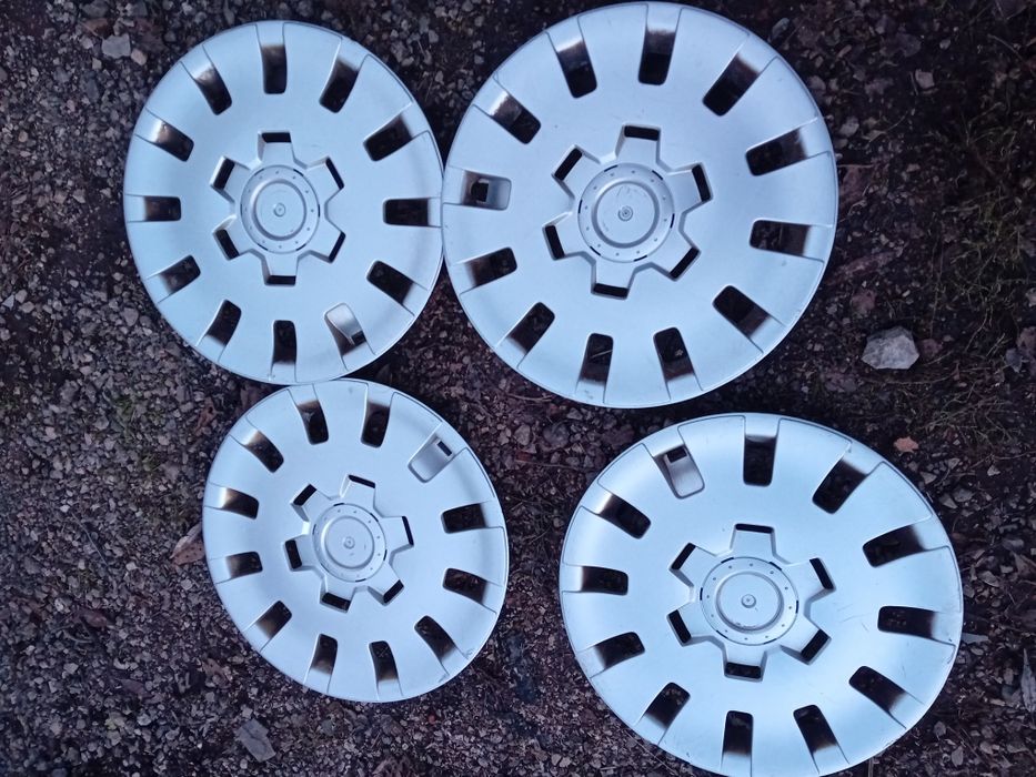 Продавам оригинални тасове от БМВ 15цола BMW