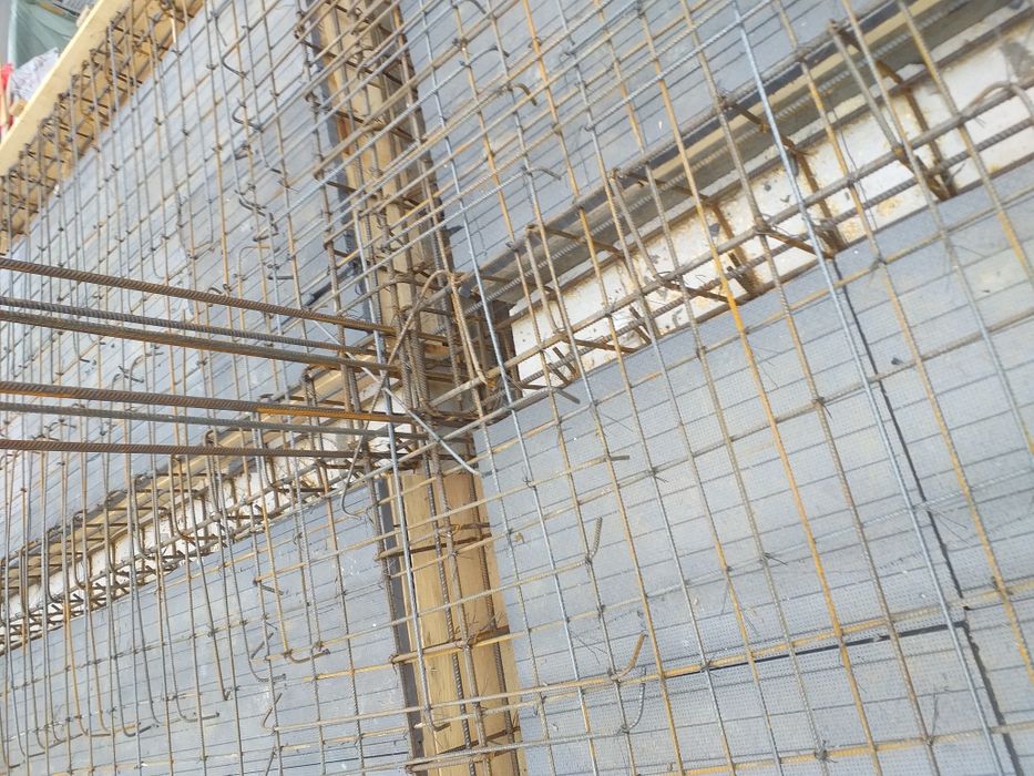 Constructii case la rosu preț convenabil