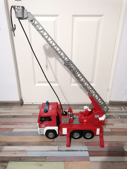 Mașina de pompieri Bruder Man