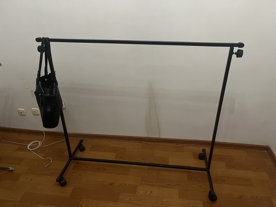 Стойка для одежды