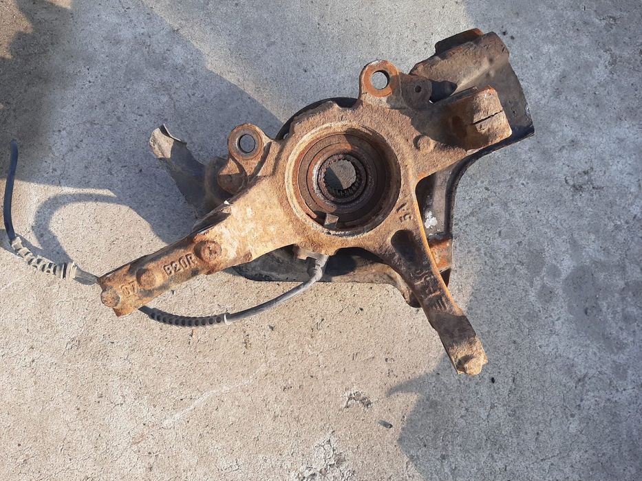 fuzeta stanga fata 1.3 d multijet  fiat grande punto 199