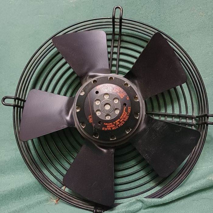 Продаютя вентиляторы от испарителя. 4шт