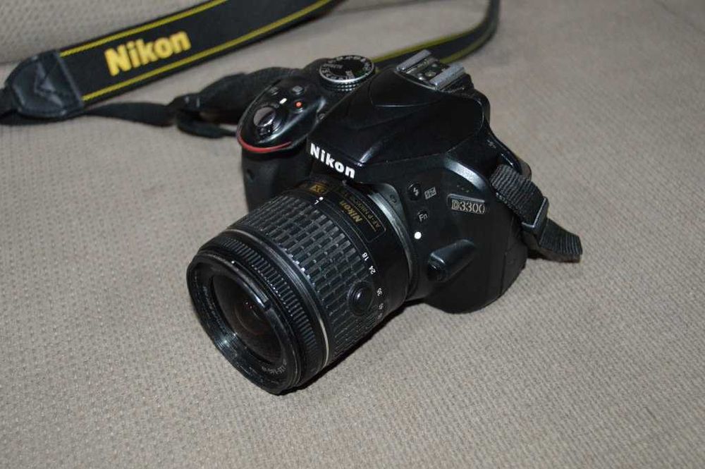 Camera foto DSRL Nikon D3300 + obiectiv 18-55mm DX VR