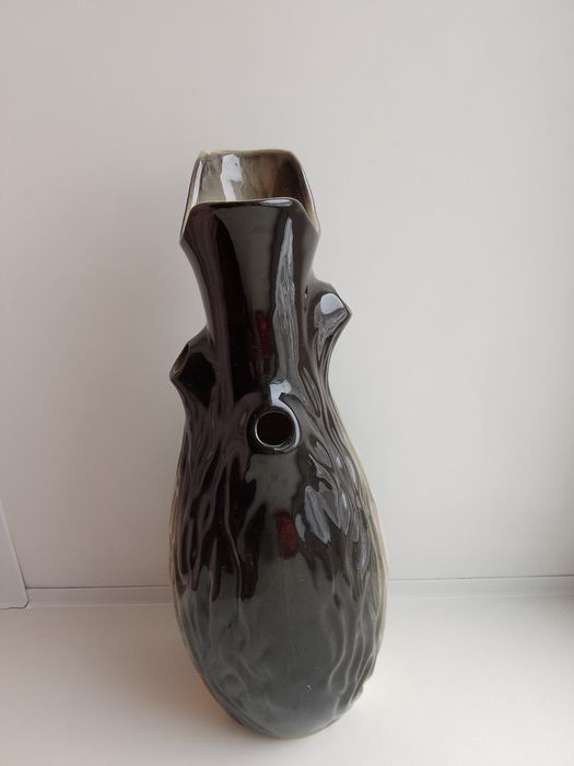 Продам керамическую вазу