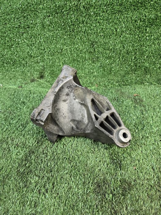 Кронштейн крепление двигателя Мерседес Мерс Спринтер 906 Sprinter 651