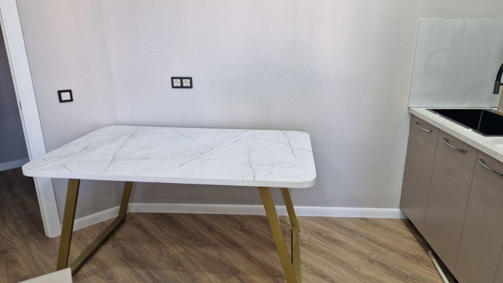 Продам кухон.стол