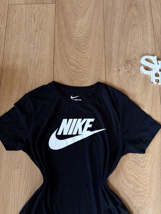 Разкошен ежедневен тишърт Nike