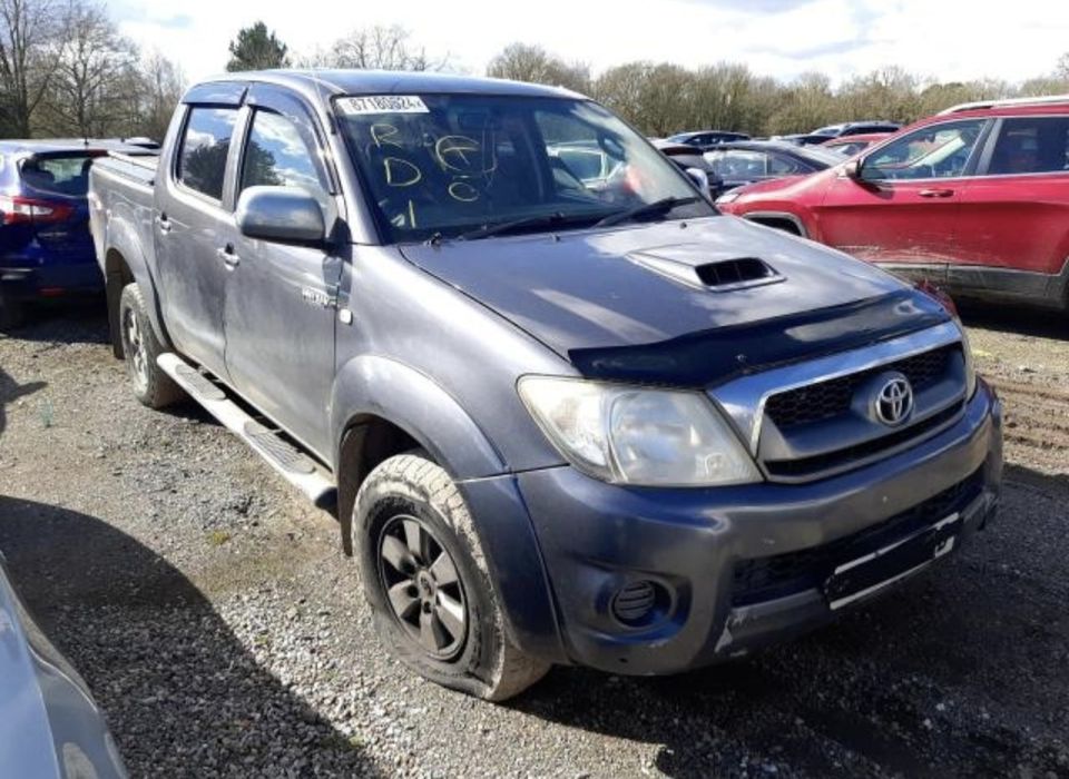 Dezmembrez Toyota Hilux 3.0 Manuala 2006-2012