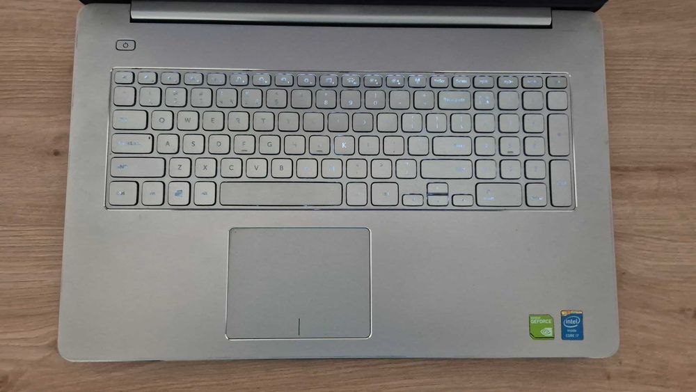 Продавам лаптоп DELL Inspiron 7737 17''