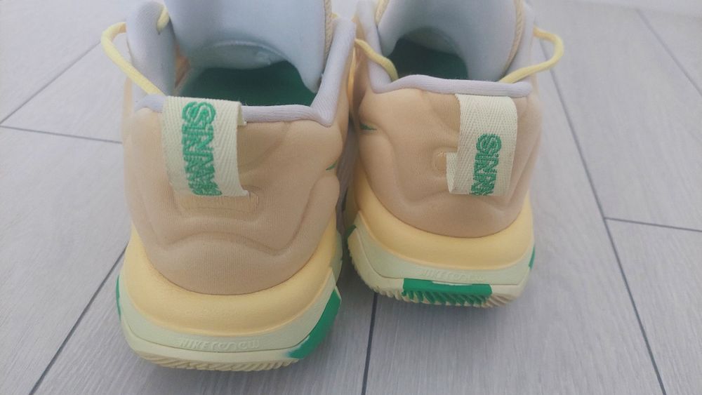 Adidași Nike Giannis mărimea 42