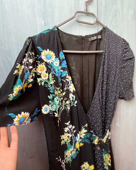 Salopeta florala, Bershka, marimea M(potrivita si pentru S)
