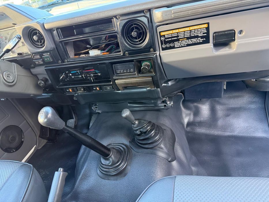 Toyota Land Cruiser HZJ 78 Troopy