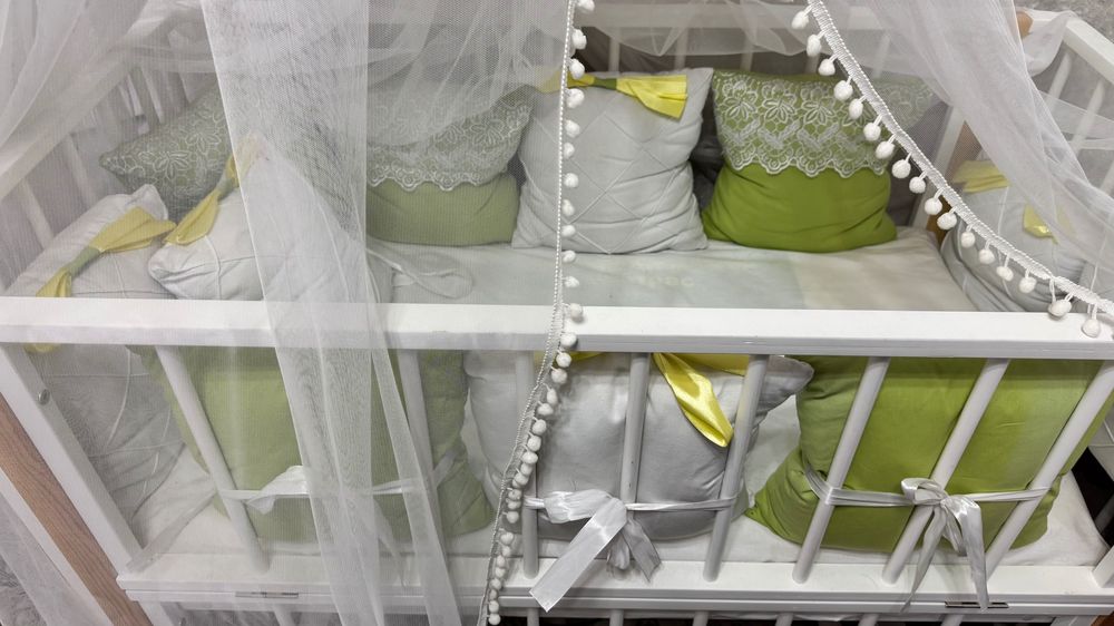 Chaqaloqlar uchun krovat sotiladi