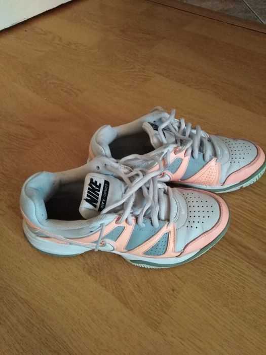 Маркови детски маратонки,, Adidas"и,, Nike' неразличими от нови