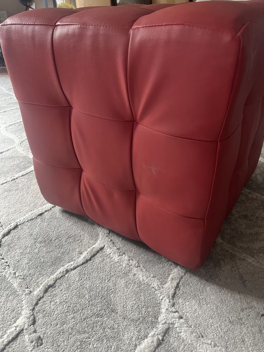 Продам пуфик красный