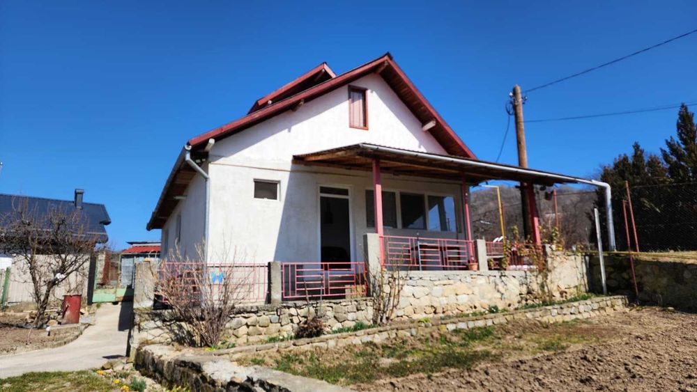 Casuta de la munte - se vinde casa + teren Moroeni, DB
