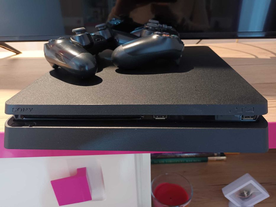 Vand PS 4 Slim, SONY