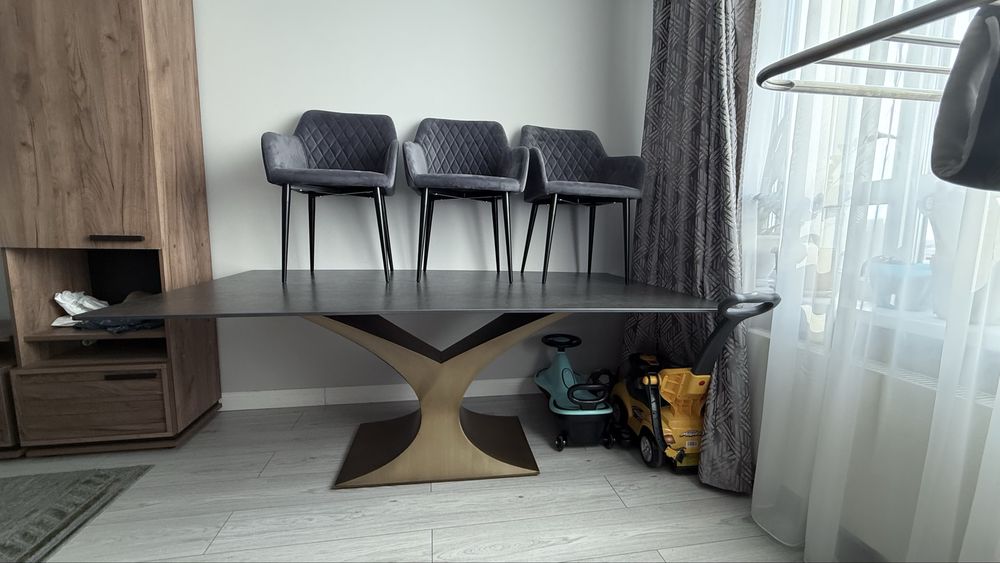 Продам стол дизайнерский