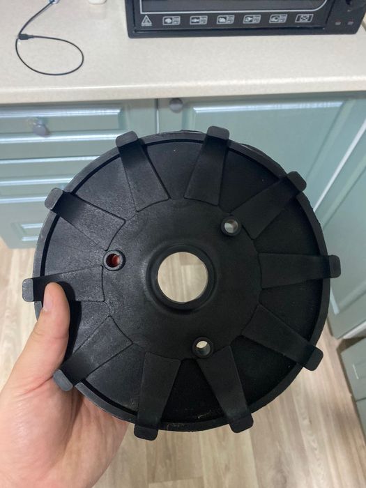 Продам ролик от такой гусеницы