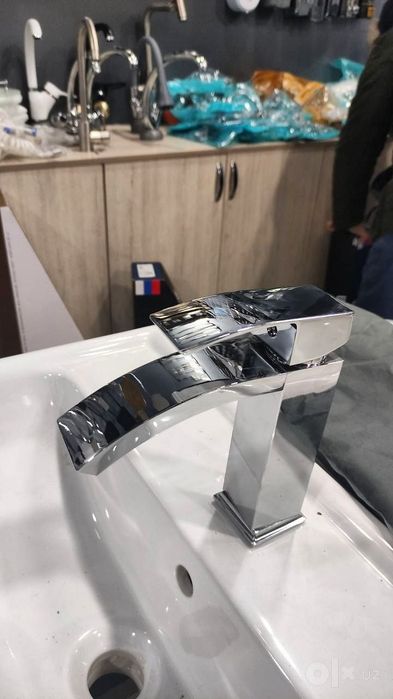 Cмеситель Новый
в комплекте есть шланги и крепления