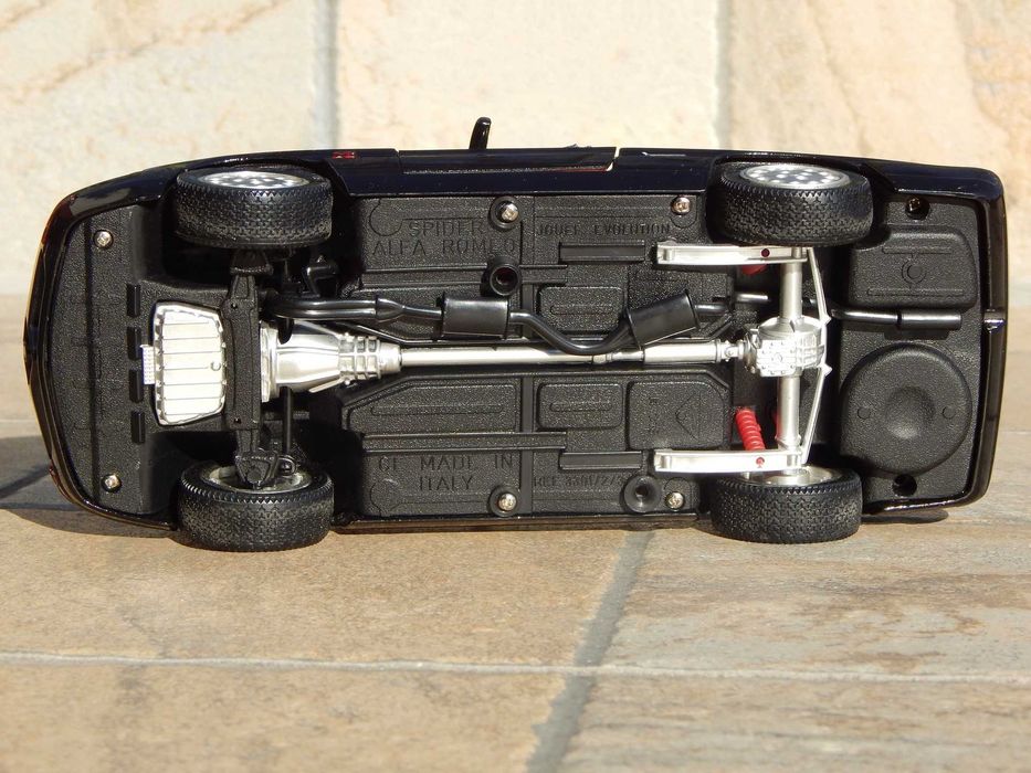 Macheta Alfa Romeo Spider IV 1990 fab Jouef Evolution Italia 1:18 uzat