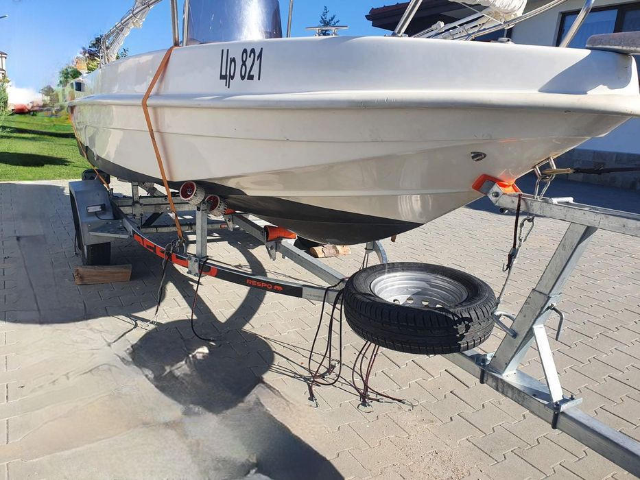 Лодка с двигател Honda 50к.с Beluga 430