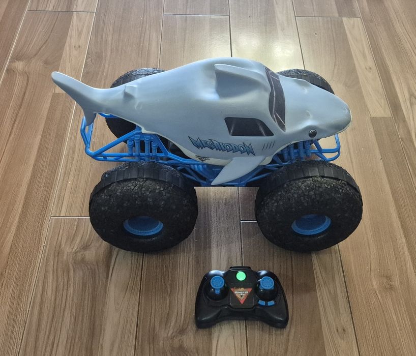 Masinuta cu telecomanda Monster Jam Megalodon nu Traxxas Aarma