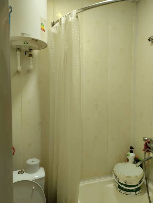 Dom kogonda bir xonali kvartira sotiladi.