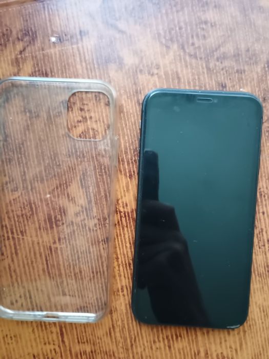 iPhone 11 128 GB baterie 100%