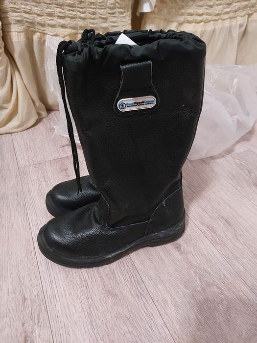 Продаются сапоги