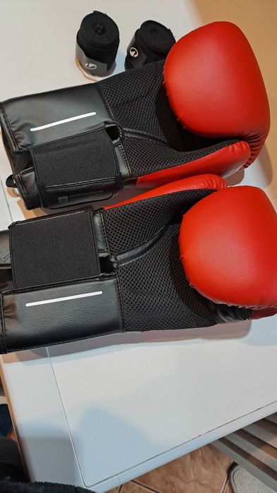 Manusi de box noi